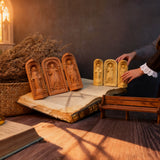 Handgeschnitzte tragbare Kirche - christlicher Mini-Altar