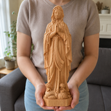 Round carving of Our Lady of Lourdes in beech wood: Sacred beauty, handcrafted technique