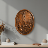 现代灰墙法蒂玛圣母木雕