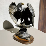 Majestic Bald Eagle Sculpture – A Symbol of Strength & Freedom
