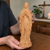 Round carving of Our Lady of Lourdes in beech wood: Sacred beauty, handcrafted technique