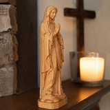 Round carving of Our Lady of Lourdes in beech wood: Sacred beauty, handcrafted technique