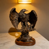 Majestic Bald Eagle Sculpture – A Symbol of Strength & Freedom