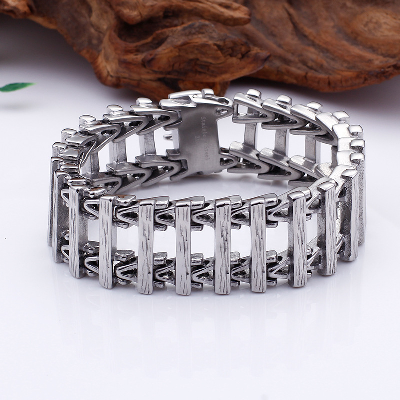 Dragon bone titanium steel creative skeleton dragon head wolf head stainless steel bracelet bracelet