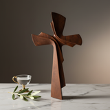 大理石背景现代木质十字架