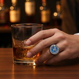 手持威士忌杯 - 暗调酒吧氛围