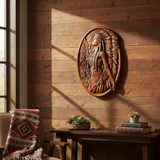 乡村木墙原住民女性木雕