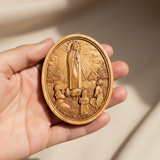 单手持法蒂玛圣母展示