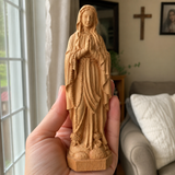Round carving of Our Lady of Lourdes in beech wood: Sacred beauty, handcrafted technique