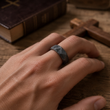 Geometric Faceted Ring