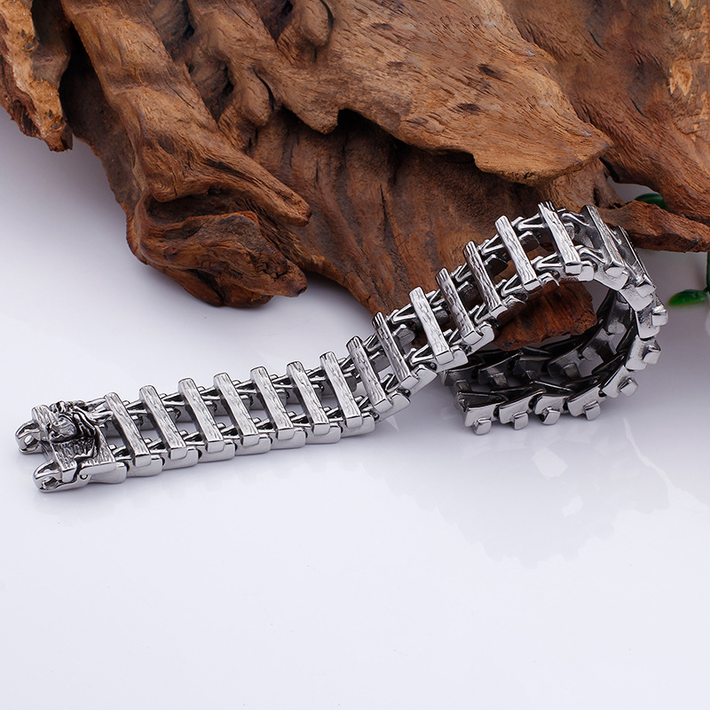Dragon bone titanium steel creative skeleton dragon head wolf head stainless steel bracelet bracelet