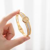 Hand Hold Gold - White BG