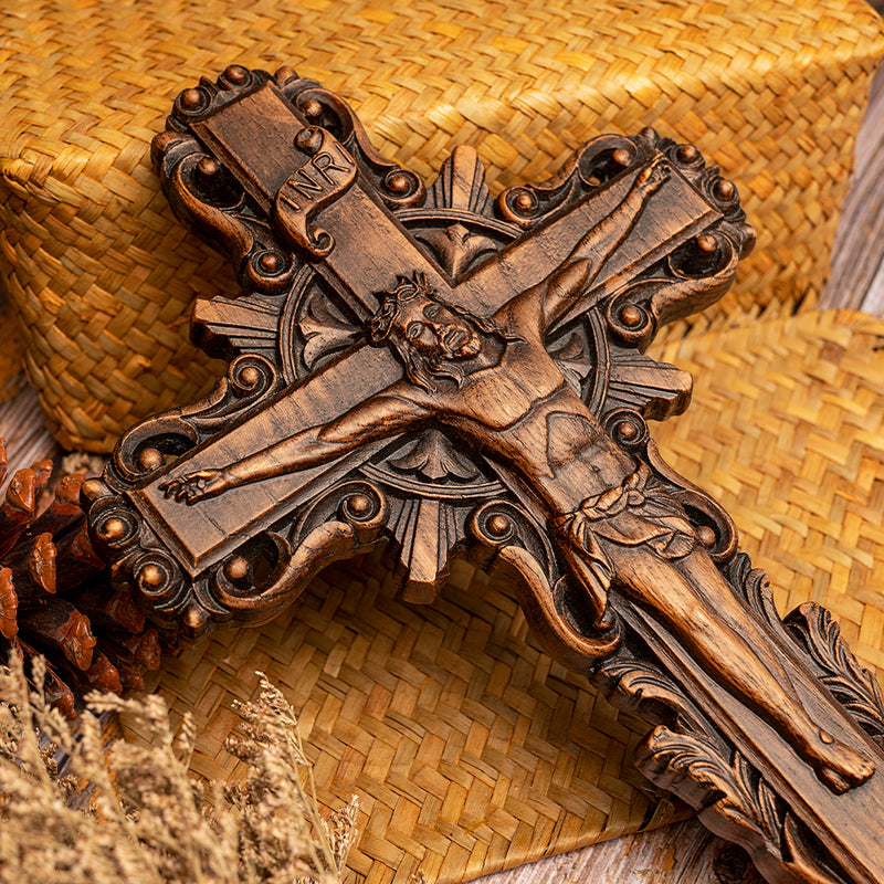 Kruzifix aus Eschenholz, Jesus Christus, hölzernes Kreuz Geschenk der Liebe