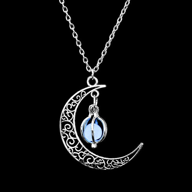 GLOWING MOONSTONE NECKLACE