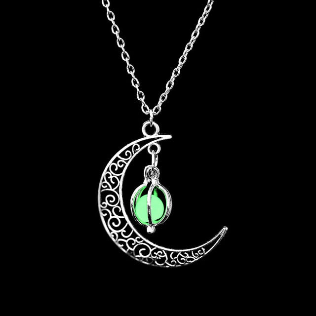 GLOWING MOONSTONE NECKLACE